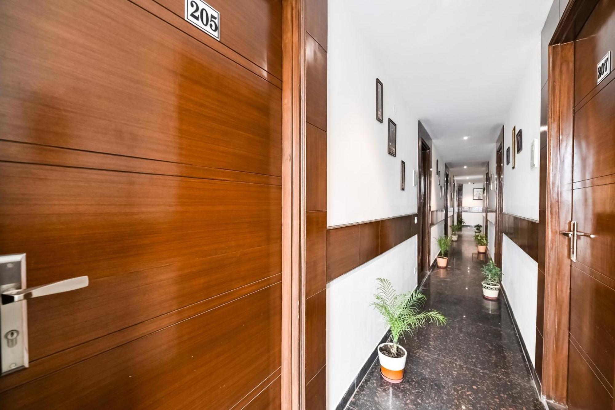 Hotel O Premium Rooms Chhatarpur Νέο Δελχί Εξωτερικό φωτογραφία